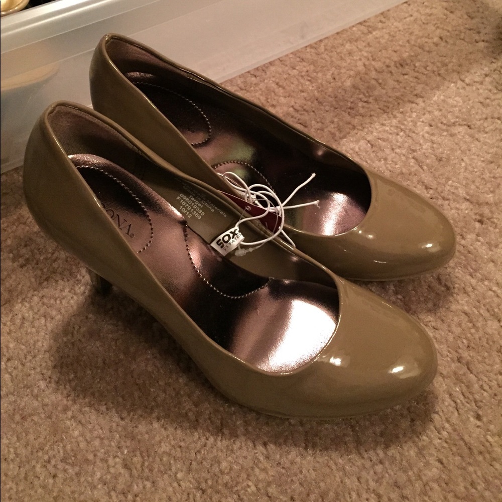 Merano Taupe patent leather pumps